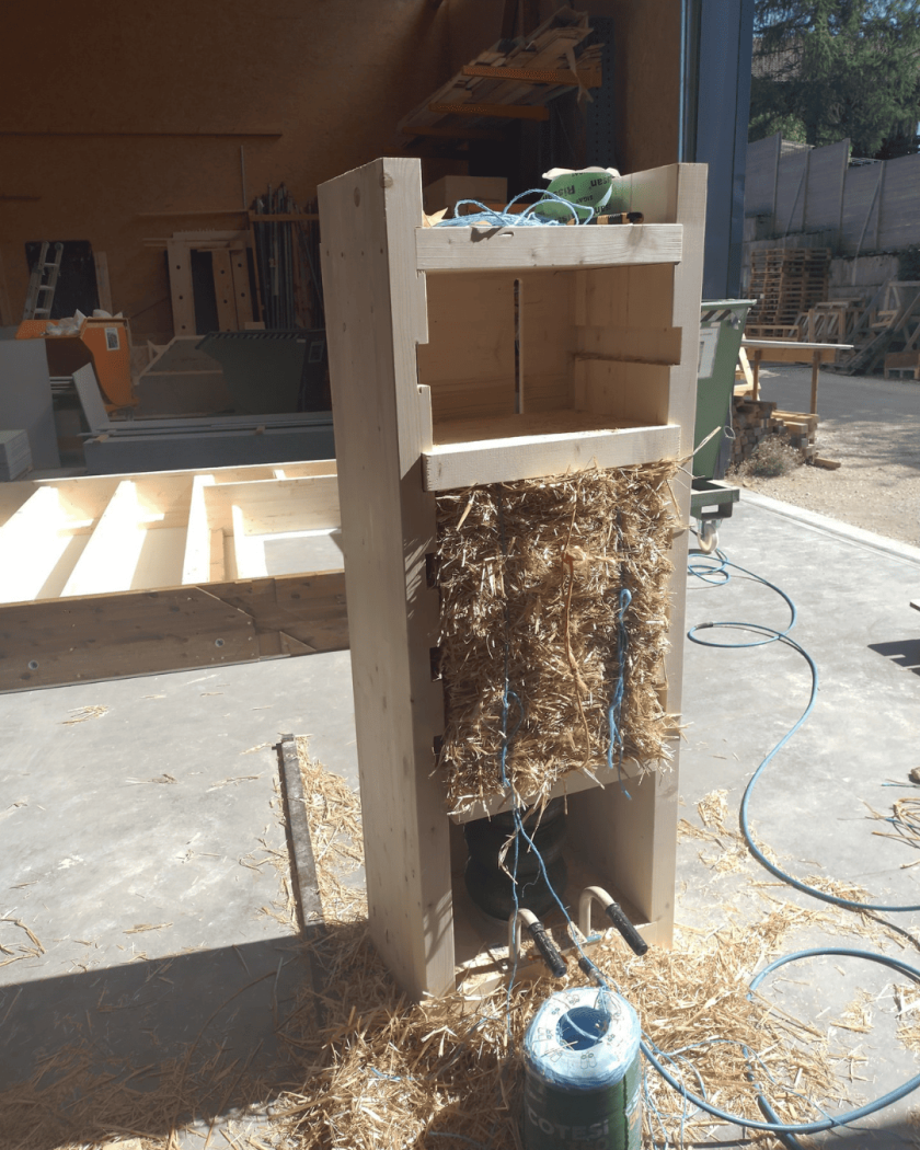 SupMicroTech : des murs bois et paille fabriqués en atelier